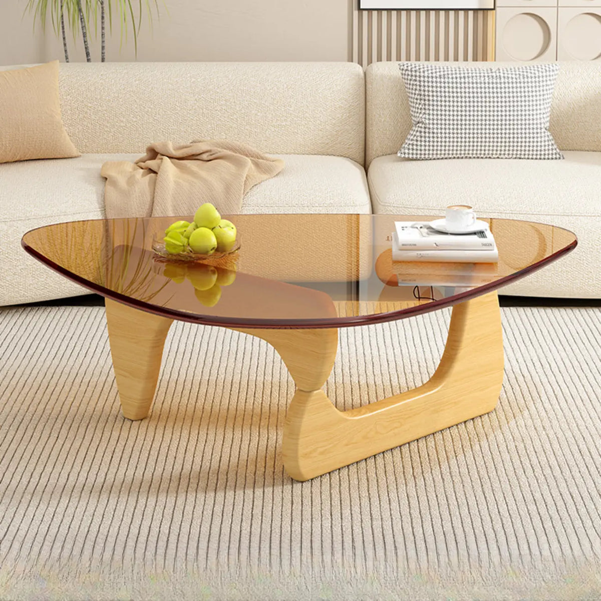 Table basse triangulaire en bois avec plateau en verre – Sanzelize Design