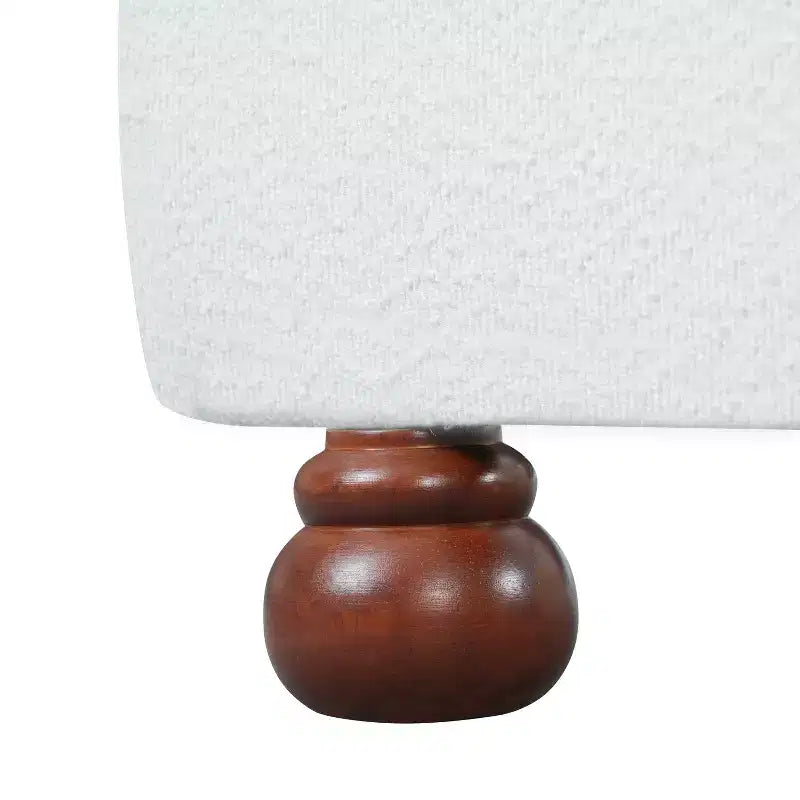 Lit rembourré en bouclette moderne en bois d'hévéa Matteo – Sanzelize Design