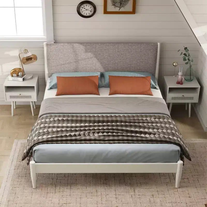 Ensemble de chambre à coucher Feeney 3 pièces, lit plateforme avec deux tables de chevet, blanc crème, grand lit – Sanzelize Design