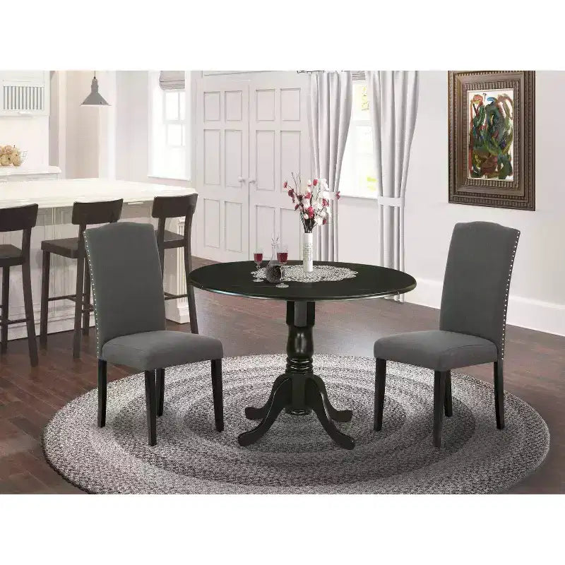Table à manger ronde 3 pièces avec plateau en bois massif finition noire et 2 chaises Parson avec rallonge à rabat – Sanzelize Design
