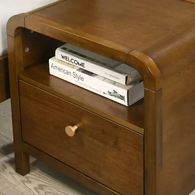 Ensemble de chambre à coucher Eldren en bois, lit plateforme avec commode, miroir et table de chevet au fini noyer – Sanzelize Design