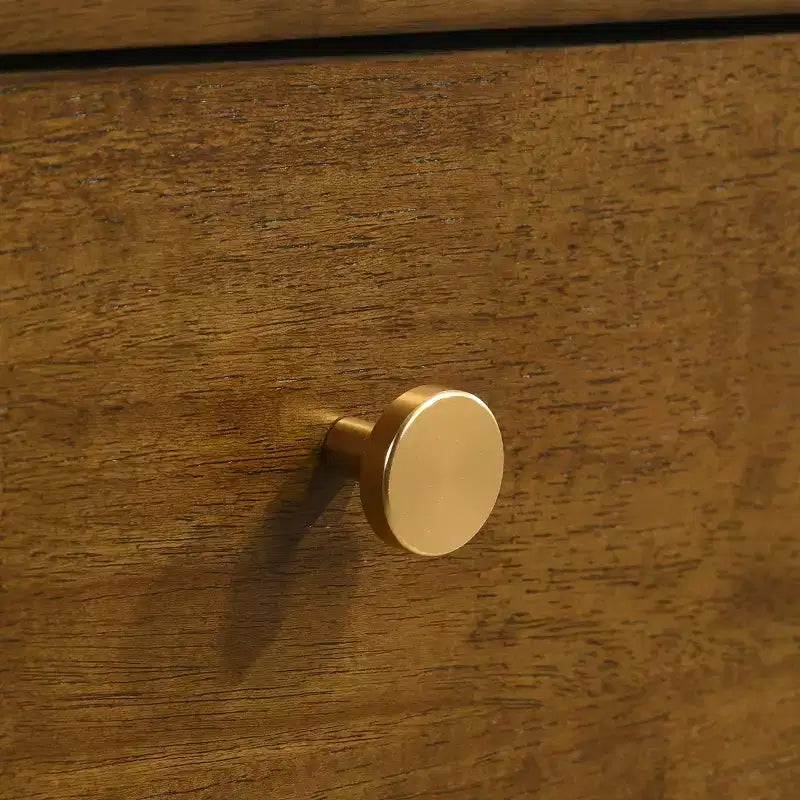 Ensemble de chambre à coucher Eldren en bois, lit plateforme avec commode, miroir et table de chevet au fini noyer – Sanzelize Design