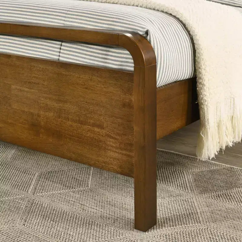 Ensemble de chambre à coucher Eldren en bois, lit plateforme avec commode, miroir et table de chevet au fini noyer – Sanzelize Design