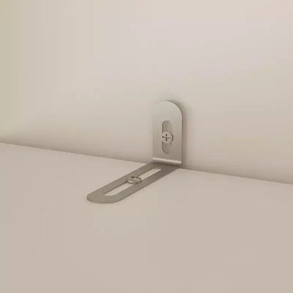 Penderie modulaire de luxe blanche avec ferrures dorées: portes à panneaux + conception à portes mixtes – Sanzelize Design