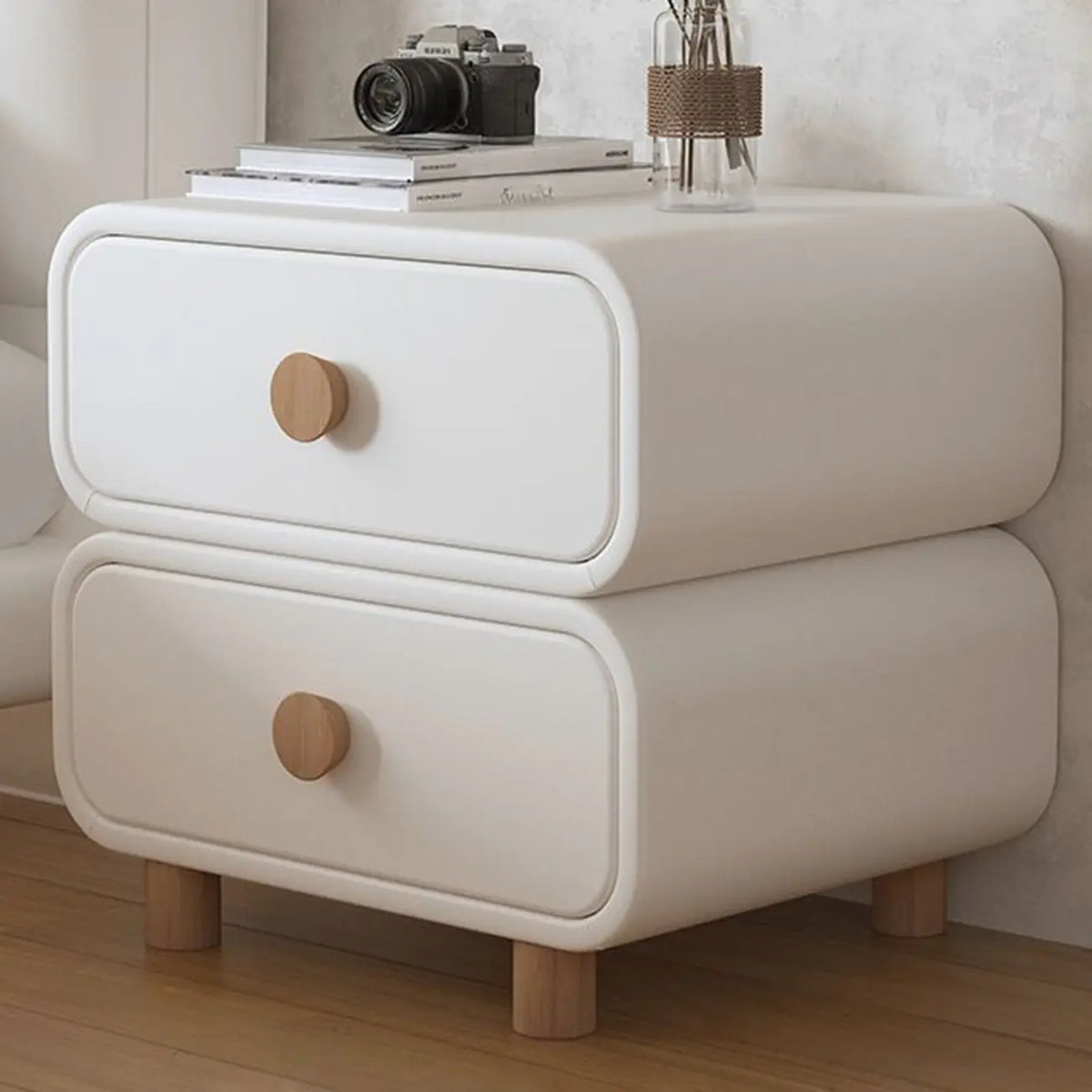 Table de chevet scandinave en similicuir avec finition en faux cuir – Sanzelize Design