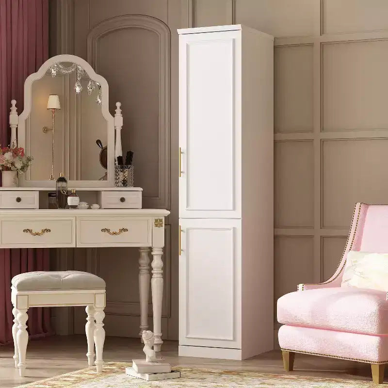 Penderie modulaire de luxe blanche avec ferrures dorées: portes à panneaux + conception à portes mixtes – Sanzelize Design