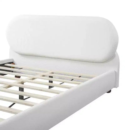 Lit rembourré en bouclette moderne en bois d'hévéa Matteo – Sanzelize Design
