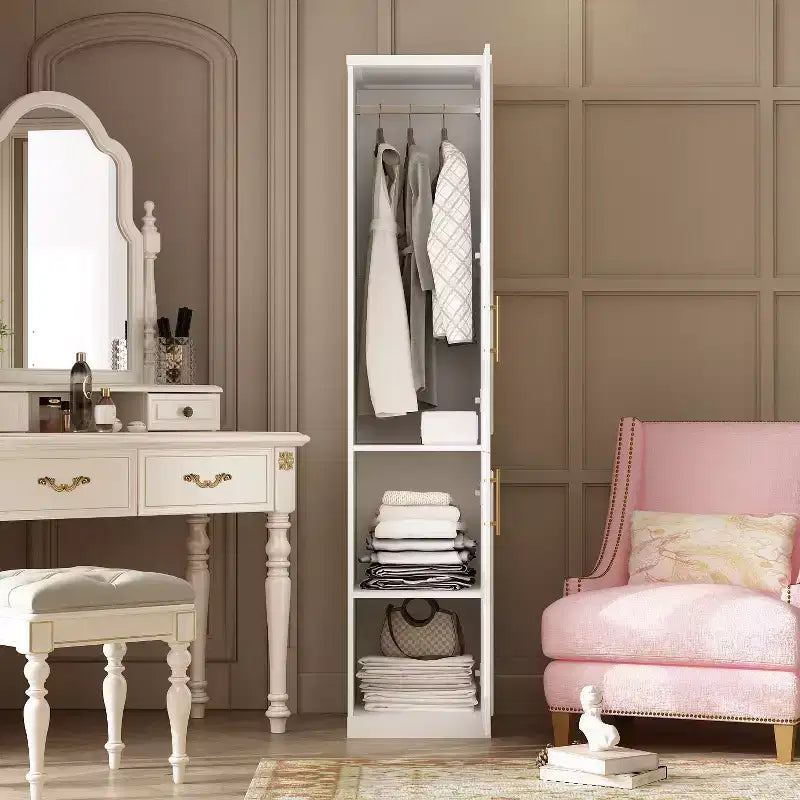 Penderie modulaire de luxe blanche avec ferrures dorées: portes à panneaux + conception à portes mixtes – Sanzelize Design