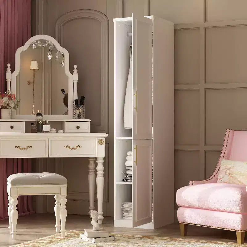 Penderie modulaire de luxe blanche avec ferrures dorées: portes à panneaux + conception à portes mixtes – Sanzelize Design