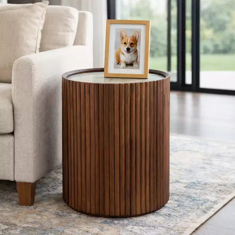 Table d'appoint décorative en bois nervuré avec plateau en marbre et rangement – Sanzelize Design