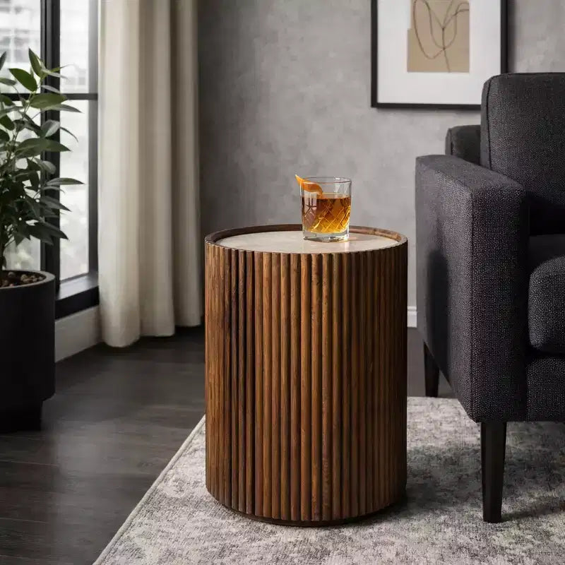 Table d'appoint décorative en bois nervuré avec plateau en marbre et rangement – Sanzelize Design