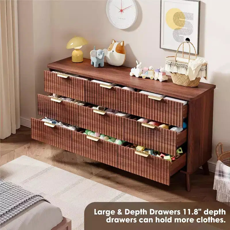 Commode cannelée à 9 tiroirs, commode moderne, meuble TV en bois, design à profil incurvé, pour salon, couloir – Sanzelize Design